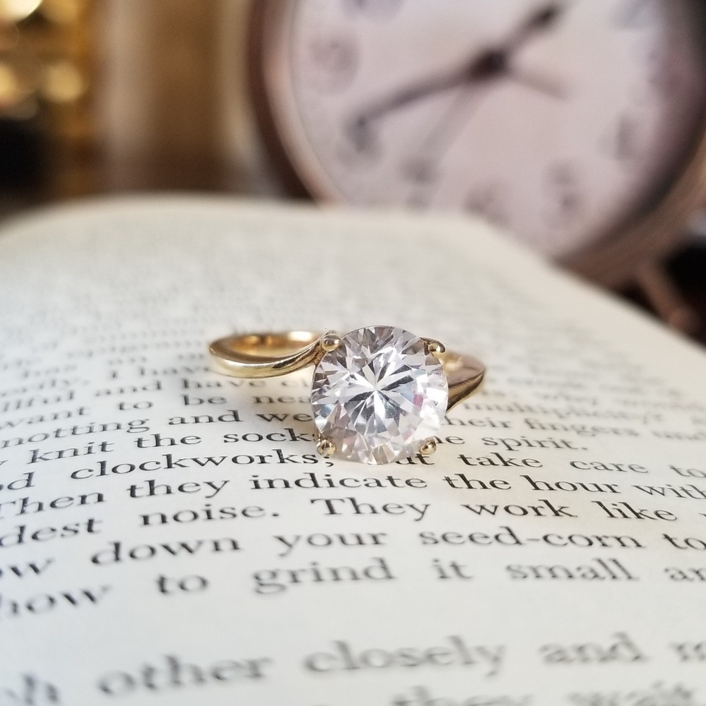 💎Vintage 18KTGE Cubic Zirconia Ring💎